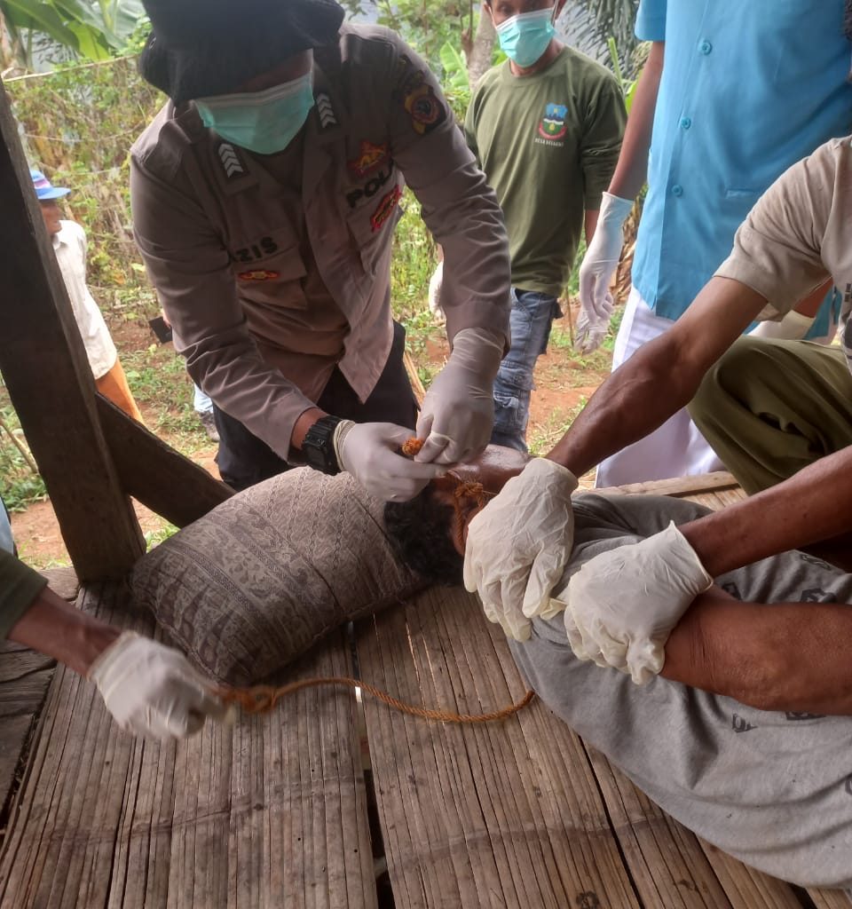 POLSEK TALEGONG POLRES GARUT CEK TKP GANTUNG DIRI