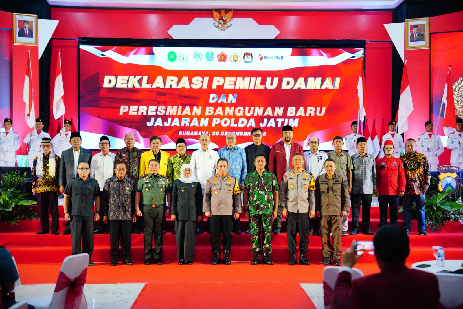 Dankodiklatal Didampingi Asintel dan Aster Panglima TNI Mewakili Panglima TNI Hadiri Deklarasi Pemilu Damai di Surabaya