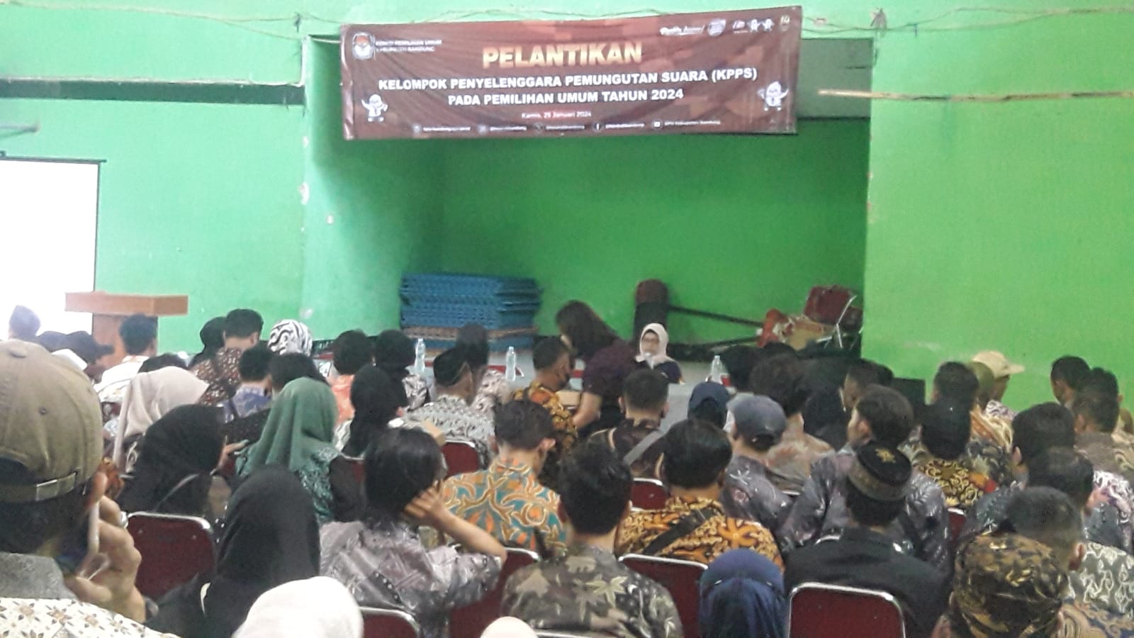 PELANTIKAN 176 KETUA KPPS KELURAHAN BALEENDAH KECAMATAN BALEENDAH KABUPATEN BANDUNG<br>DI LAKSANAKAN DI AULA
