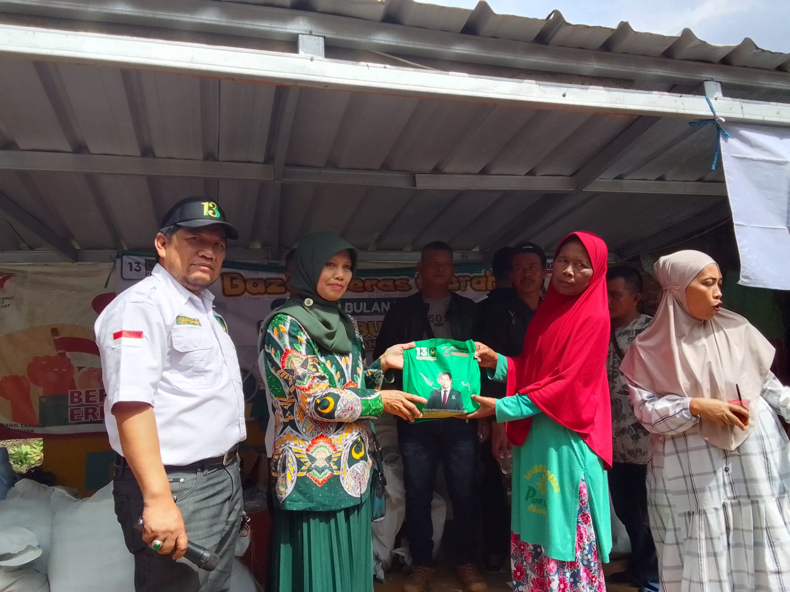 Bantu Perekonomian Masyarakat, Partai Bulan Bintang Menggelar Bazar Beras Murah