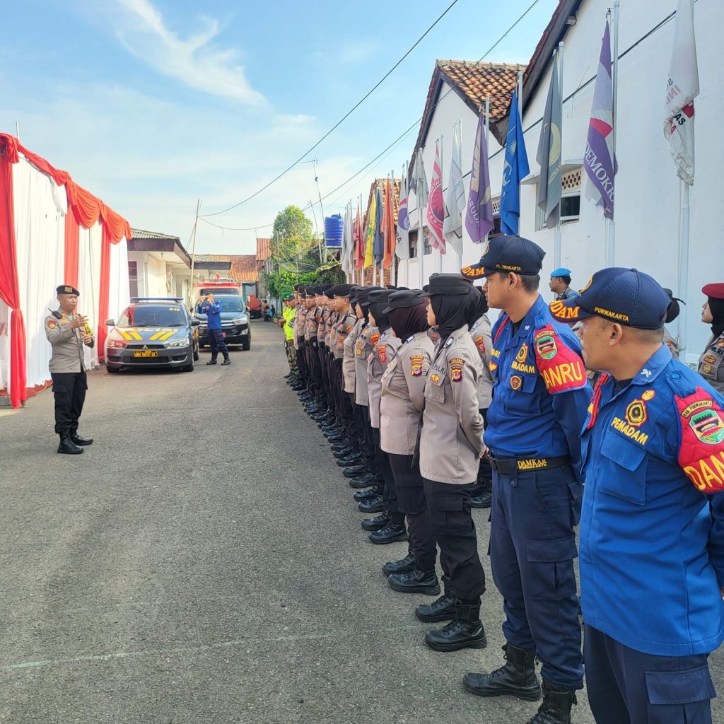 POLRES PURWAKARTA TERUS LAKUKAN PENGAMANAN RAPAT PLENO REKAPITULASI SUARA PEMILU 2024 DI KPU