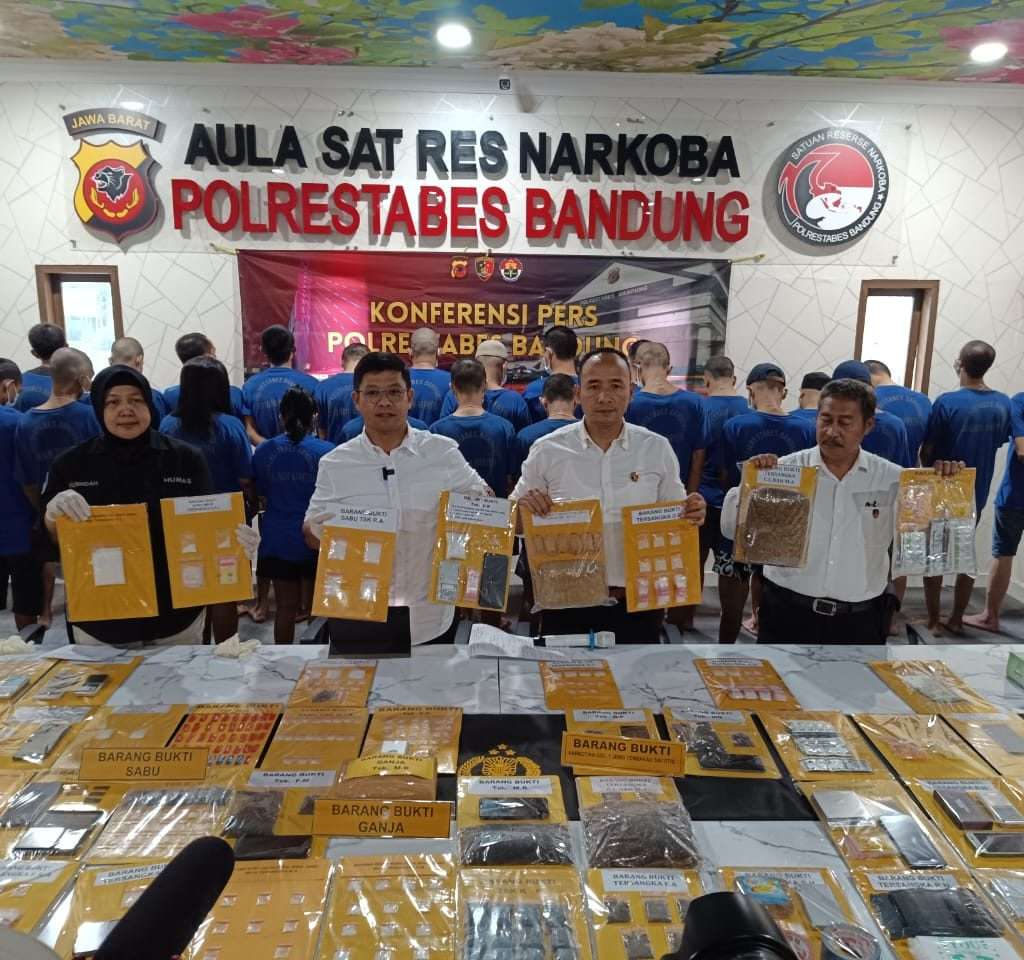 41 ORANG PENGEDAR NARKOTIKA DI KOTA BANDUNG BERHASIL DITANGKAP SEPANJANG BULAN APRIL TAHUN 2024 OLEH SAT NARKOBA POLRESTABES BANDUNG