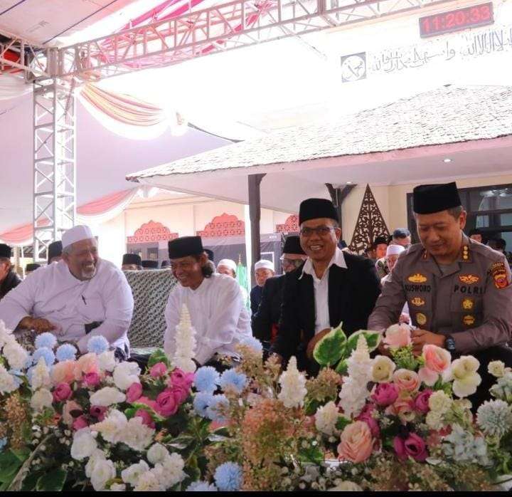 Di Hadapan Ribuan Masyarakat, Bupati Bandung Sampaikan Program Insentif Guru Ngaji
