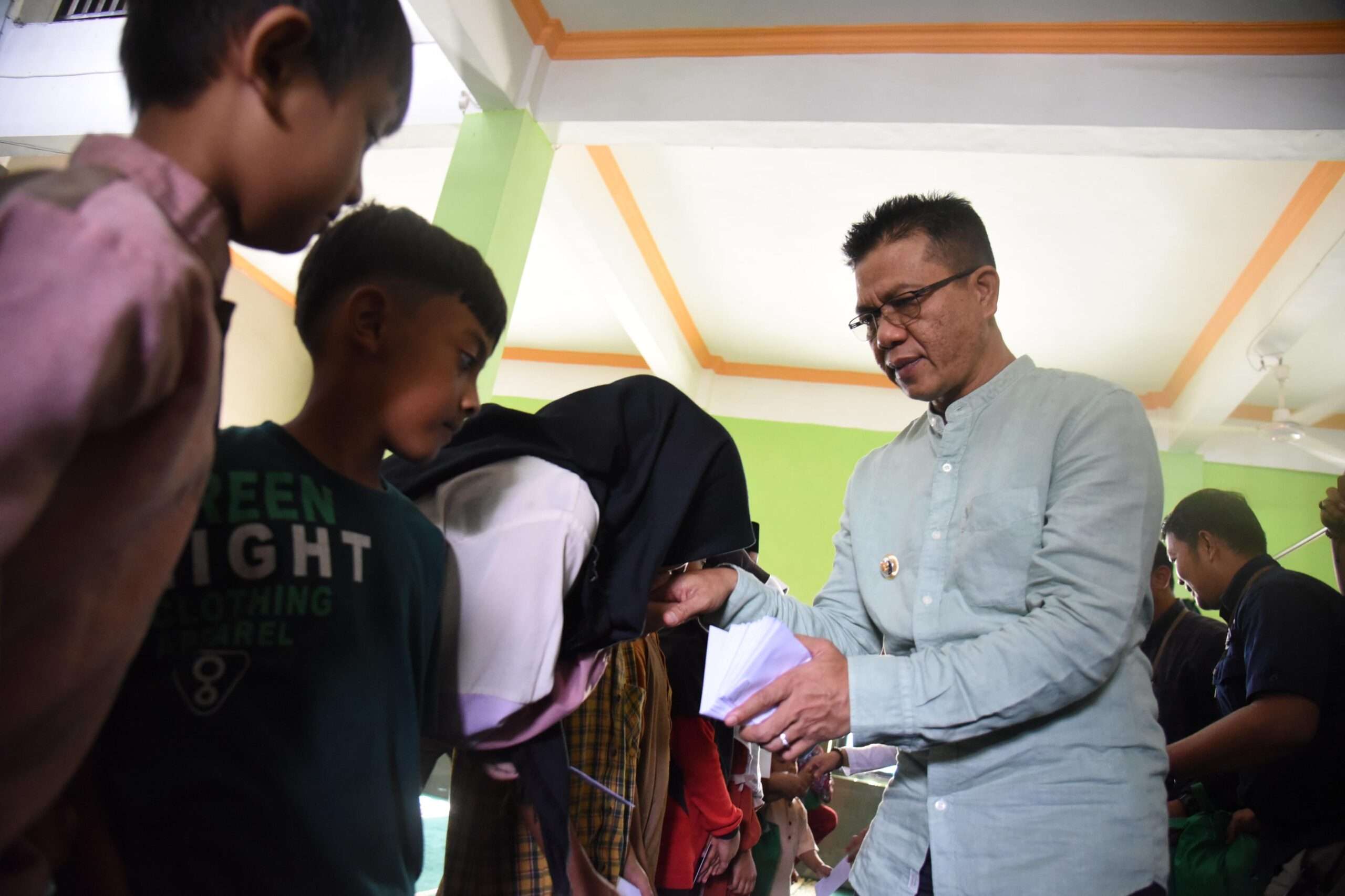 Saat Jumling, Bupati Bandung Santuni Puluhan Anak Yatim di Kecamatan Pacet