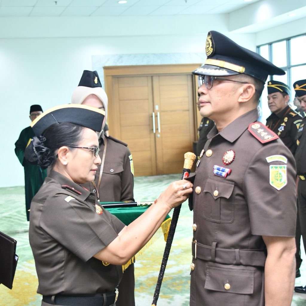 KAJATI JABAR LANTIK DONNY HARYONO SETYAWAN SEBAGAI KAJATI KABUPATEN BANDUNG