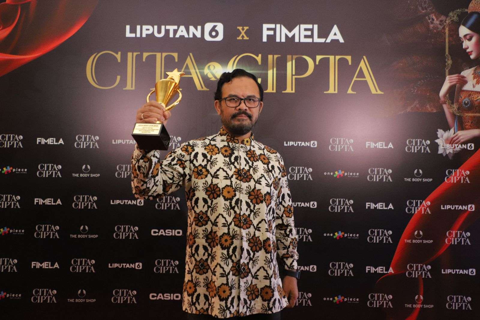 Bupati Bandung Raih Penghargaan Tokoh Inspiratif Bidang IT