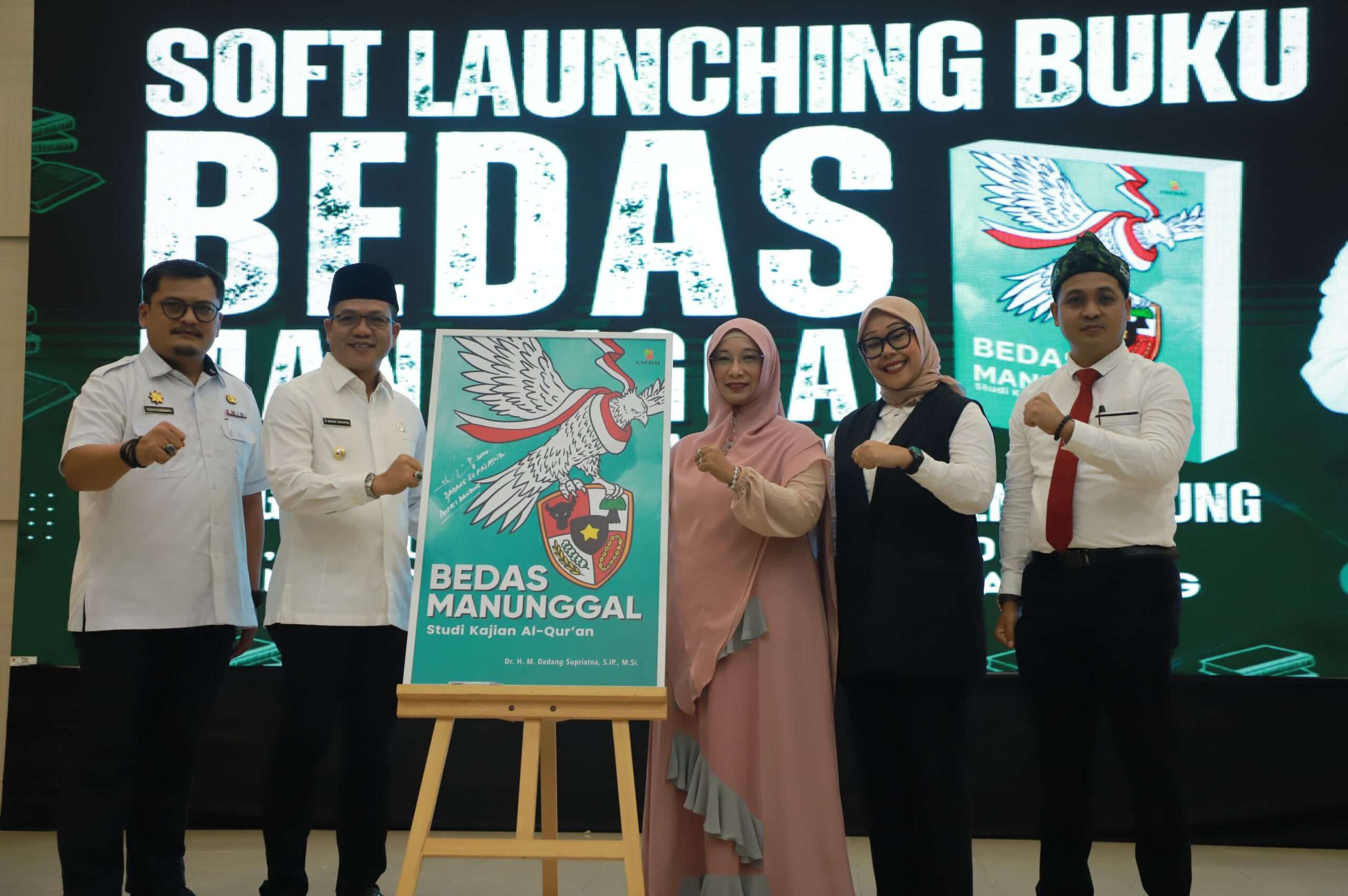 Di Sela Kesibukannya, Bupati Dadang Supriatna Lahirkan Karya Monumental Sebuah Buku Pendidikan Karakter