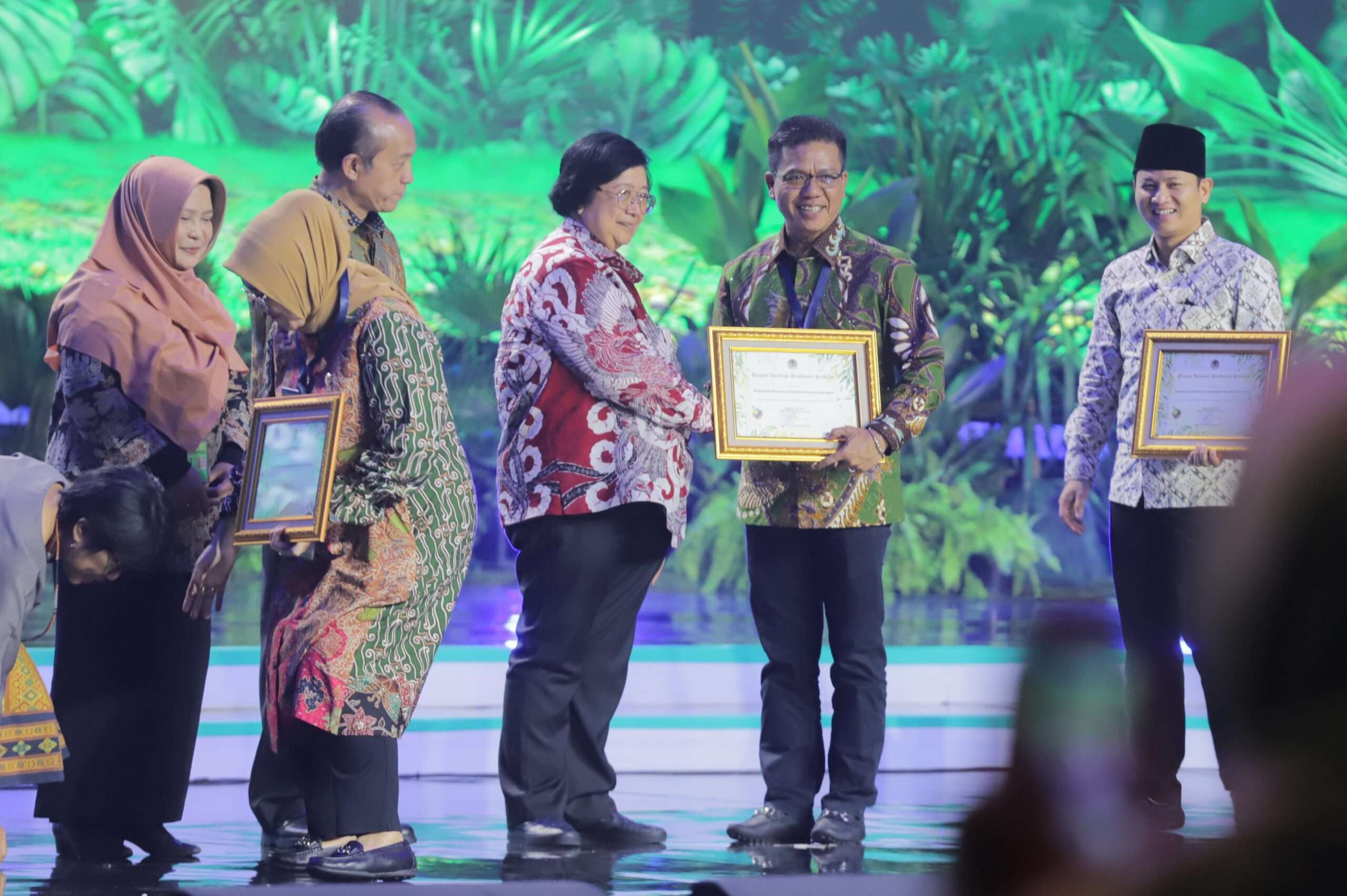 Sukses Sebagai Pembina Kampung Iklim, Kang DS Kembali Mendapat Penghargaan Dari Menteri Lingkungan Hidup dan Kehutanan