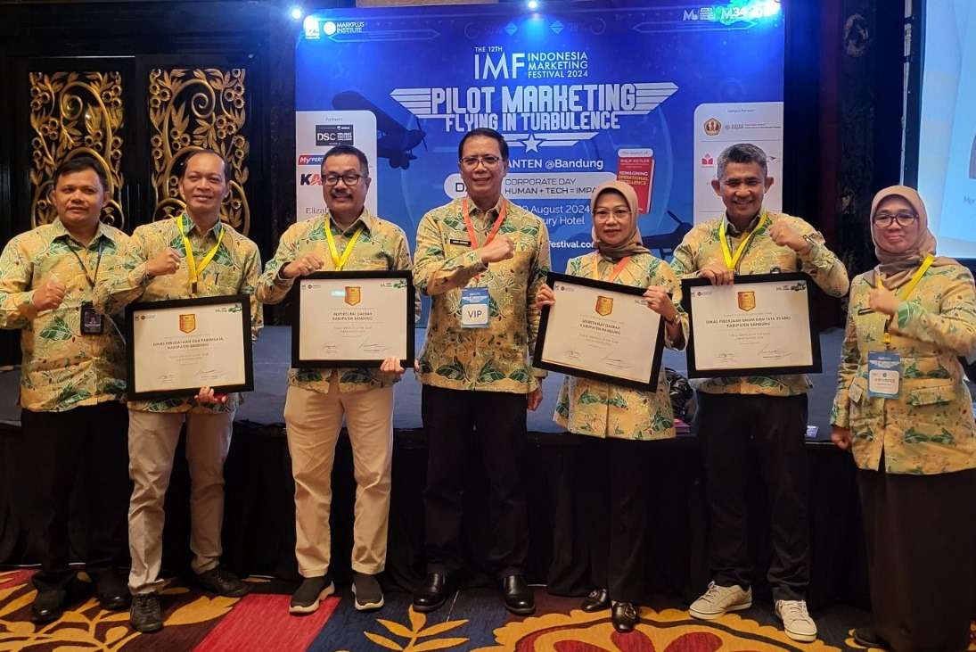 Kinerja Pelayanan Publik Baik, MarkPlus Institute Guyur Pemkab Bandung 4 Penghargaan