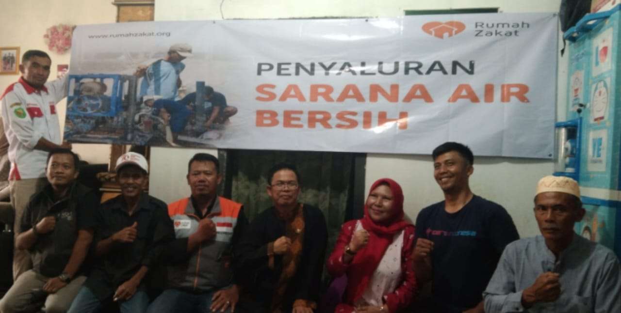 RUMAH ZAKAT Realisasikan Kebutuhan Masyarakat Desa Mekarsari Dengan Bantuan Penyaluran Sarana Air Bersih