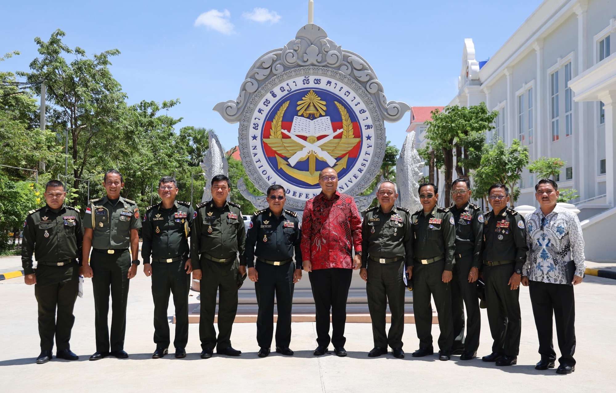 Kuliah Umum Dubes RI Pada Perwira RCAF Universitas Pertahanan Kamboja