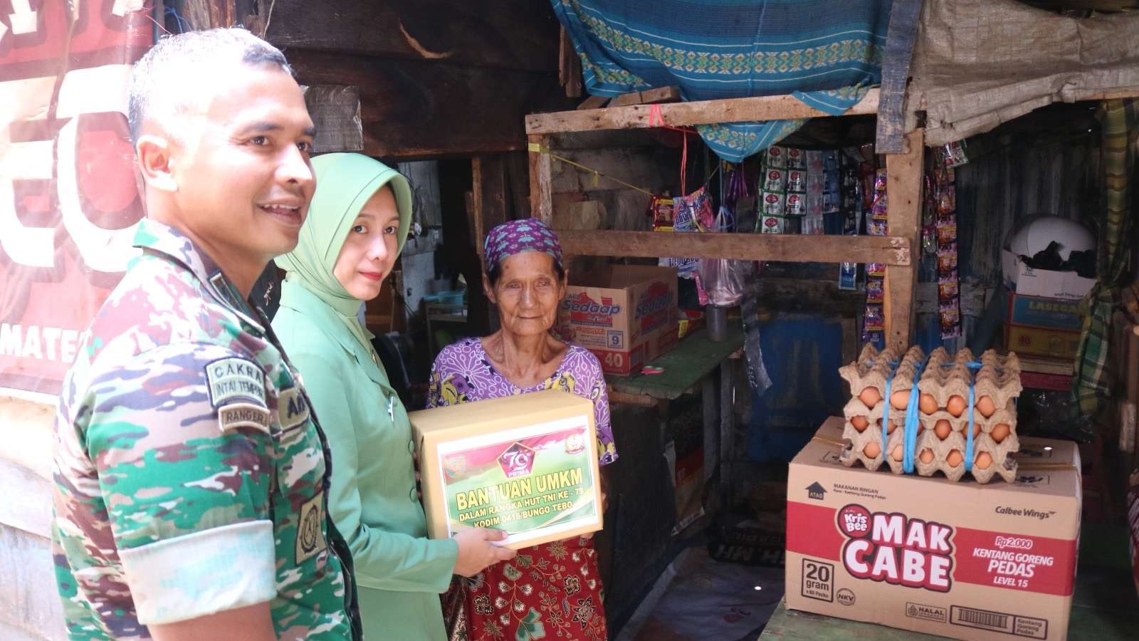 Peduli Ekonomi Rakyat, Kodim 0416 Bute Jelang Perayaan HUT TNI Ke-79 Tahun, Berikan Bantuan Modal Usaha Kepada Puluhan Pelaku Umkm Bungo