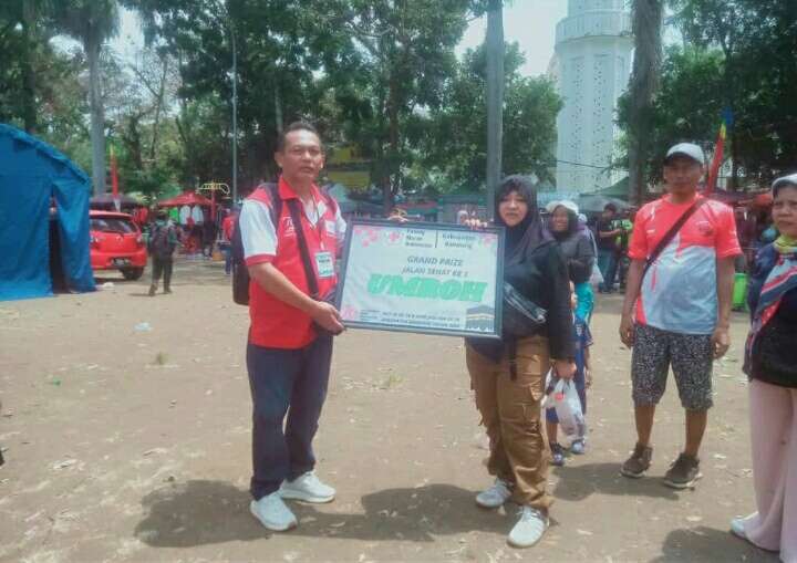 Mujur ! Hadiah Utama Umroh Acara Jalan Sehat HUT PMI ke 79 Dimenangkan Hayati, Ikuti Saran Bunda Bedas Berdoa Jelang Pengumuman