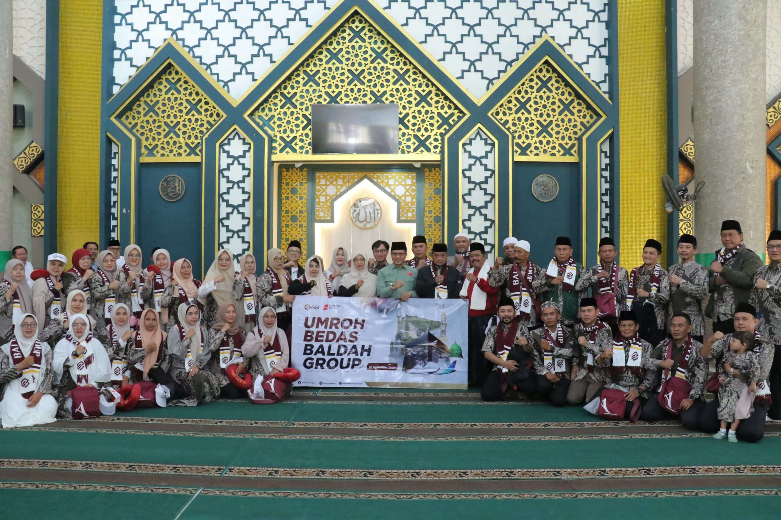 Kolaborasi dengan Pemerintah Daerah, Bupati Dadang Supriatna Lepas Jemaah Umrah Smarts dan Bedas Baldah Group