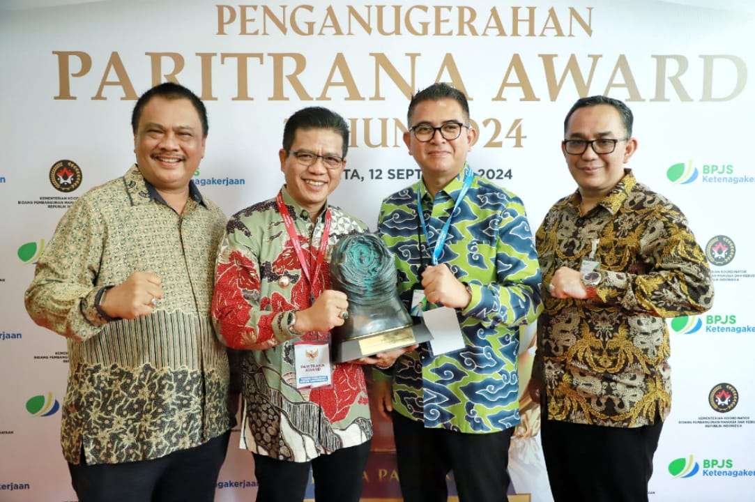Bedas! Bupati Dadang Supriatna Raih Anugerah Paritrana Award 2024 dari Presiden Jokowi Karena Berikan BPJS Ketenagakerjaan Gratis