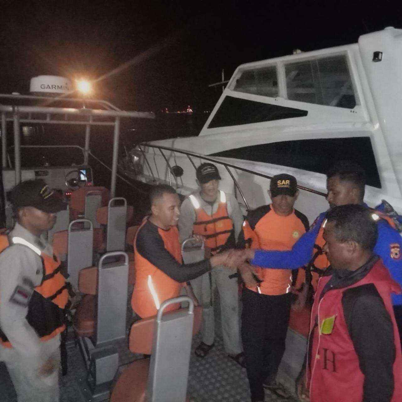 Bakamla RI Evakuasi Long Boat Mati Mesin di Perairan Kota Tual