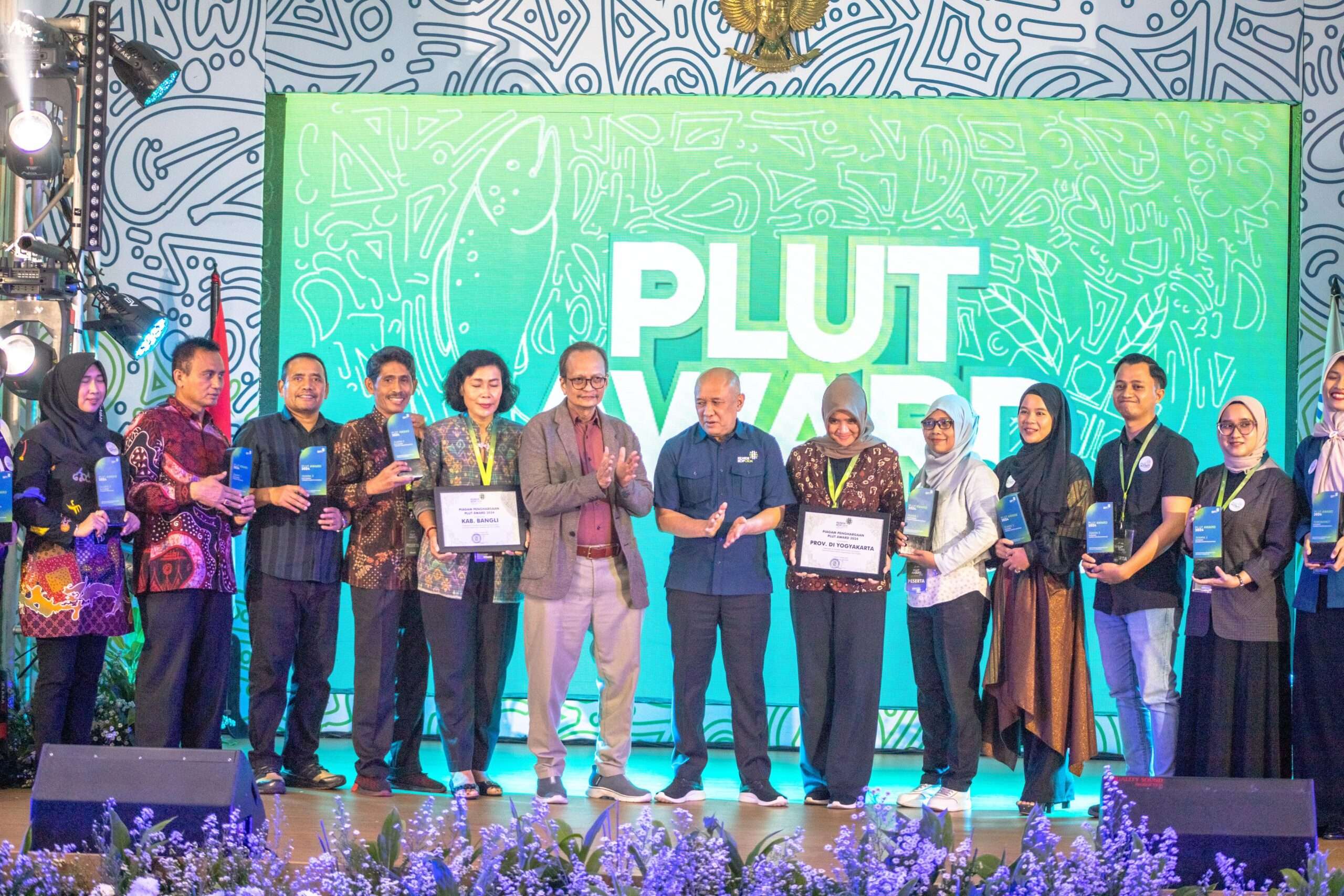 Pemkab Bandung Raih PLUT AWARD 2024 dari Kementerian Koperasi dan UKM RI