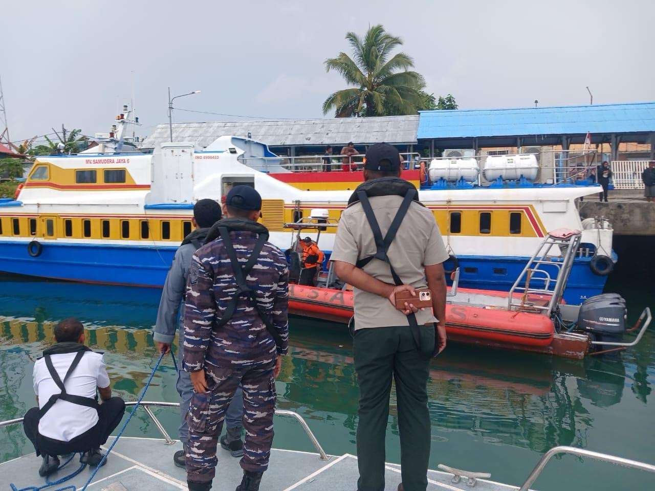 Bakamla RI Serta Tim SAR Gabungan Selamatkan Korban Mati Mesin di Selat Nerong