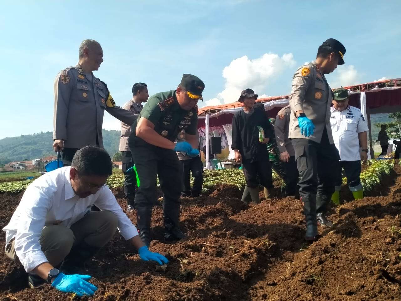 Launching Gugus Tugas Polri Dukung Ketahanan Pangan: Pjs. Bupati Bandung: Pemanfaatan Lahan-lahan Tidur yang Belum Ditanami