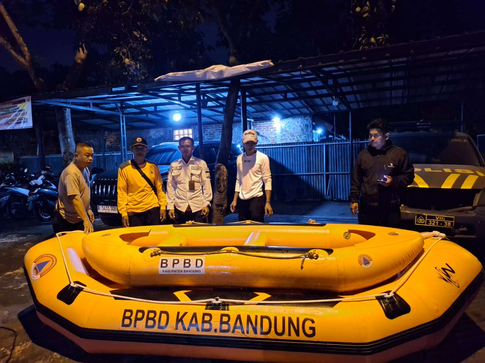 Selain Distribusikan Perahu, BPBD Kab. Bandung Menyiagakan Personel di Lokasi Rawan Banjir Agar Pelaksanaan Pilkada Serentak Tahun 2024 Berjalan Lancar dan Sukses