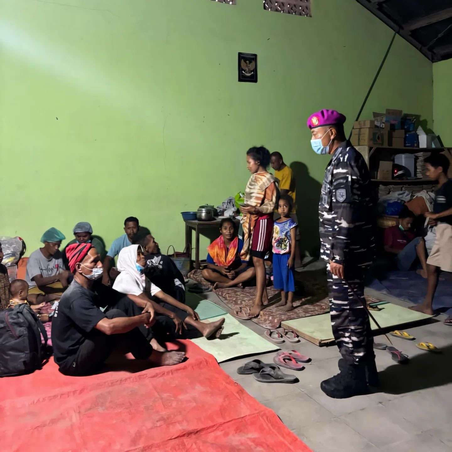 TNI Siaga Bantu Korban Erupsi Gunung Lewotobi Laki-Laki di Flores Timur