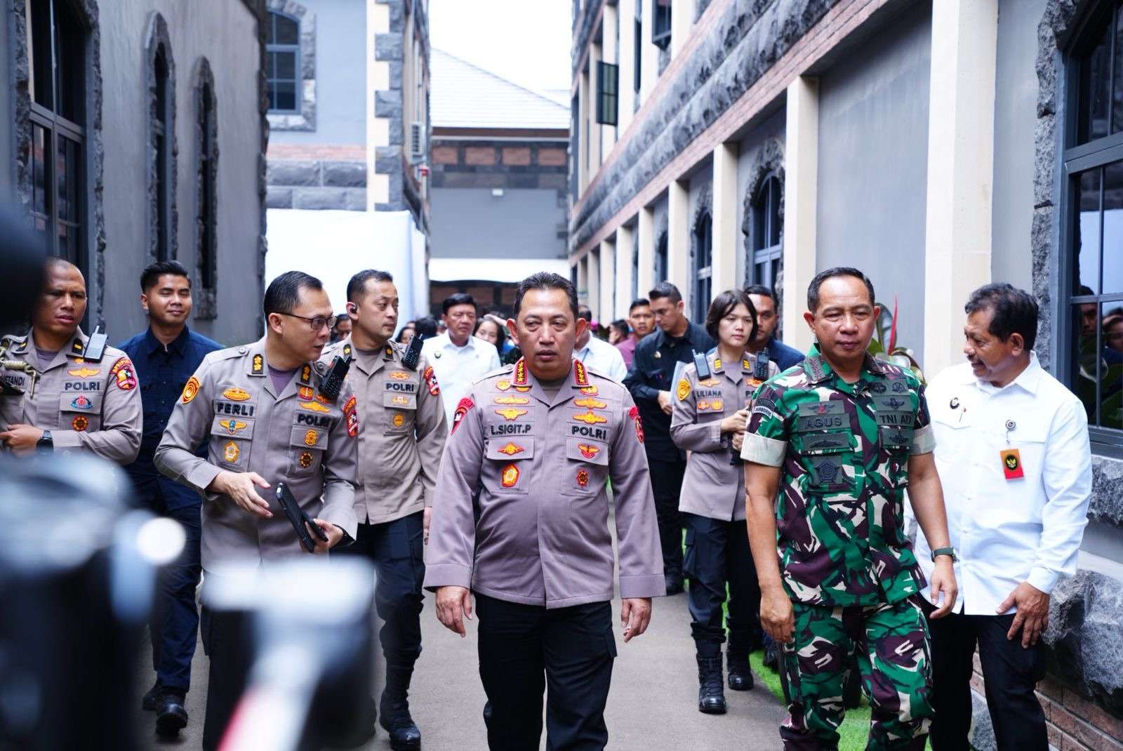 Panglima TNI Dampingi Menkopolkam Monitoring Pilkada Serentak Tahun 2024