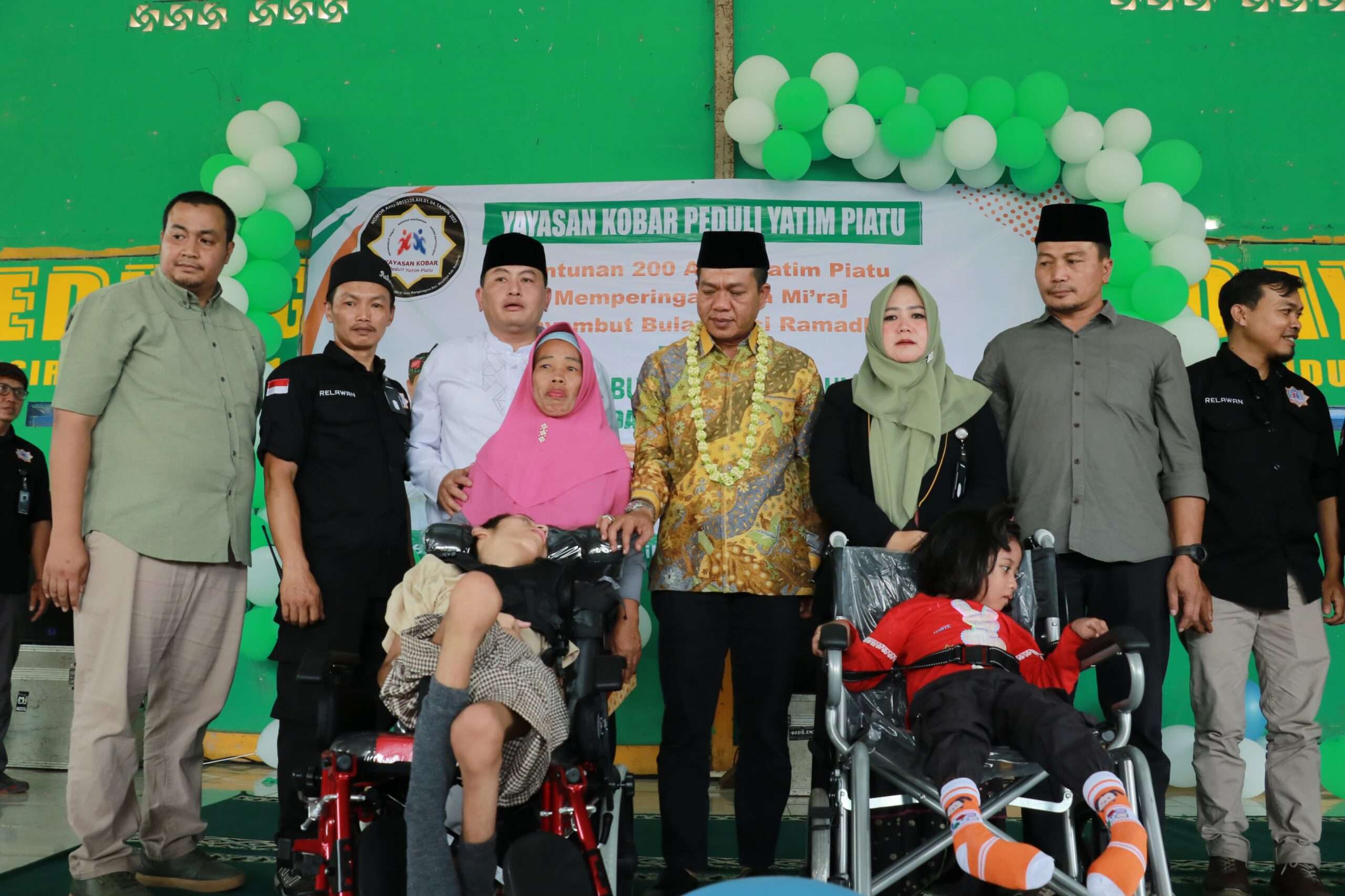 Peringati Isra Mikraj Nabi Muhammad SAW, Selain Berikan Santunan Bagi 200 Anak Yatim Piatu, Kang DS juga Berikan Bantuan Kursi Roda Pada Penyandang Disabilitas