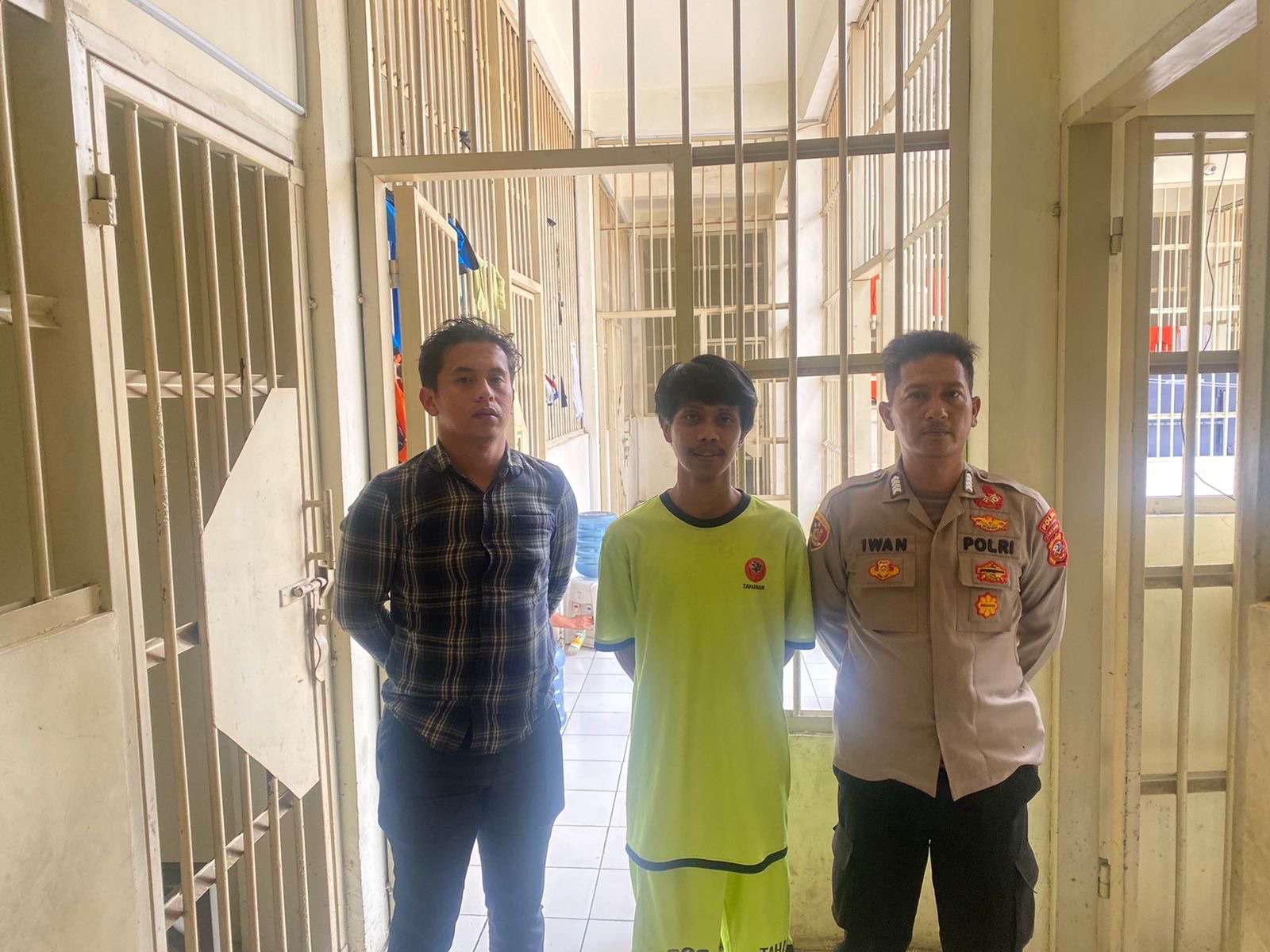 PENANGKAPAN TERSANGKA KASUS PERJUDIAN ONLINE DI WILAYAH POLDA JAWA BARA