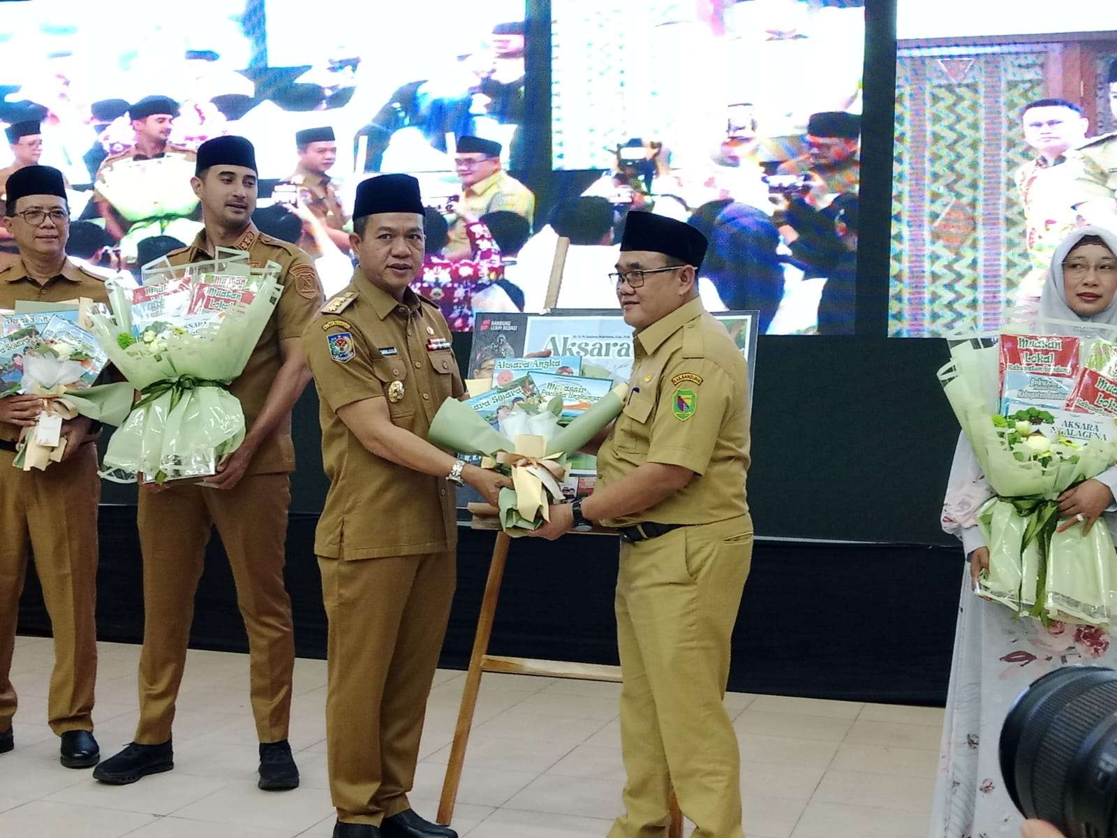 Bupati KDS Luncurkan Buku Aksara Swara, Wujud Komitmen Perkuat Budaya Sunda