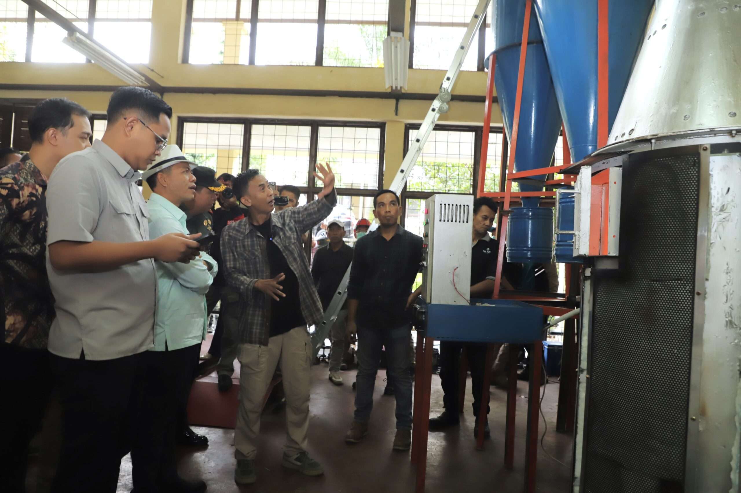 Penemuan Fenomenal! Bupati Bandung Persembahkan Teknologi Pengolahan Sampah Hasilkan Oksigen