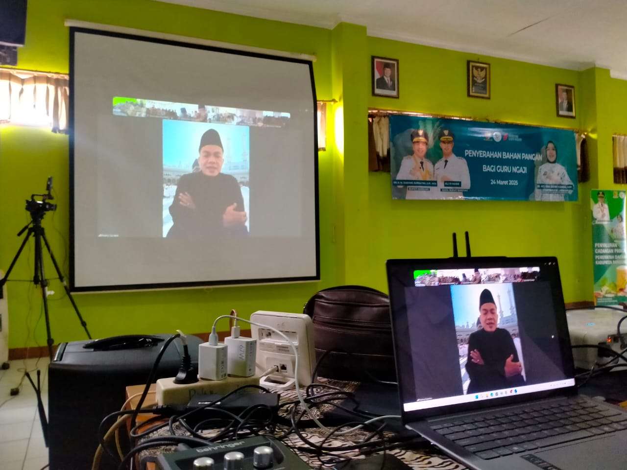 Bupati Bandung Hadir Secara Virtual Dalam Penyerahan Bantuan Cadangan Pangan Kepada 15.852 Guru Ngaji