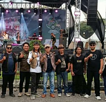 Gebrakan Deretan Lagu Hits Yusna Band Hibur Penonton di Acara Bandung Bedas Expo 2025