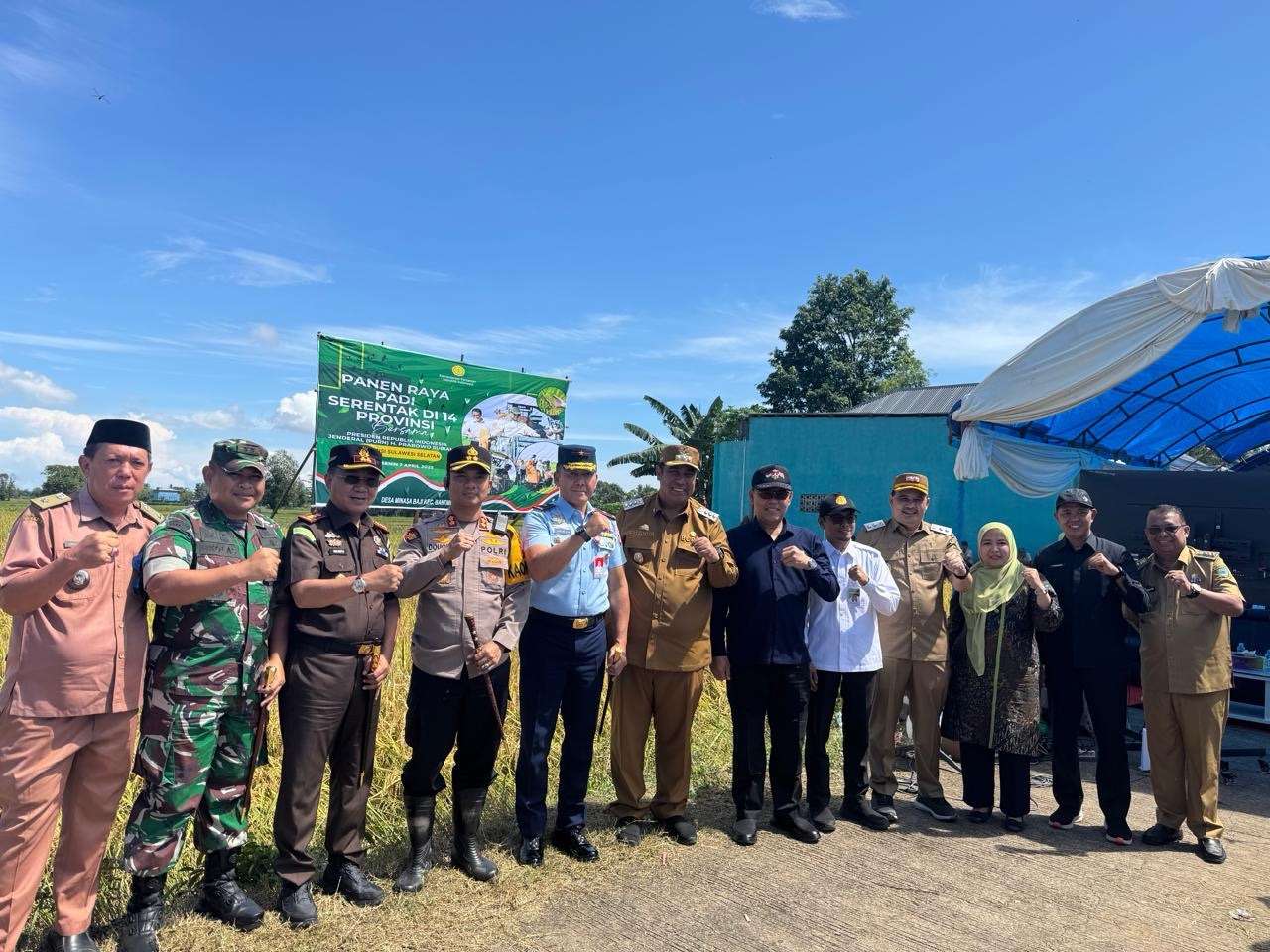 Perkuat Ketahanan Pangan Nasional, Danlanud Sultan Hasanuddin Hadiri Penen Raya Serentak di 14 Provinsi Bersama Presiden RI