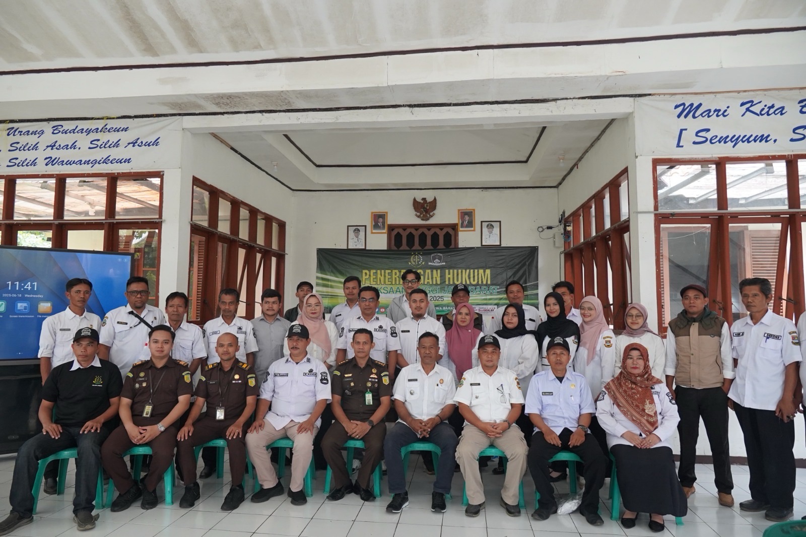 Kasi Penkum Kejati Jabar Beri Penerangan Hukum Di Kecamatan Cililin Dengan Slogan ” Kenali Hukum Jauhi Hukuman”
