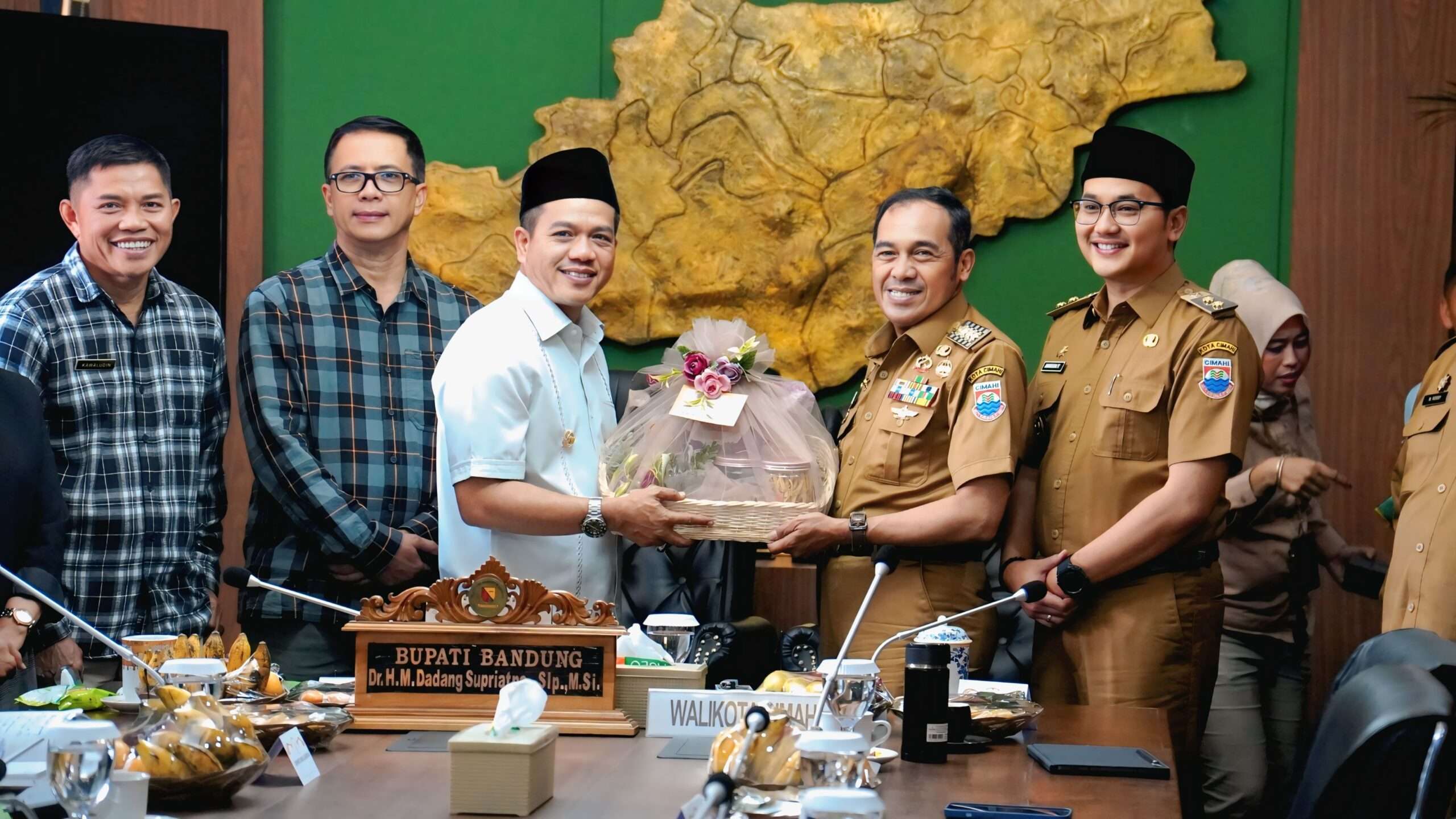Bupati Bandung dan Wali Kota Cimahi Jalin Kerjasama Atasi Banjir, Sampah Hingga Perbatasan