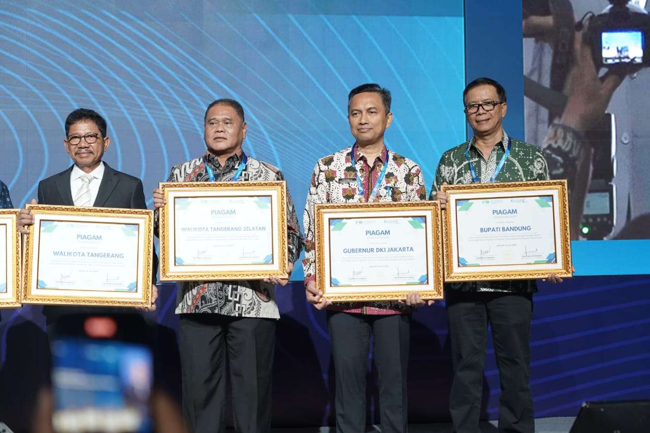 Bupati Bandung Raih Penghargaan Kepala Daerah Inovatif dalam Pengembangan Air Minum dari Kemendagri