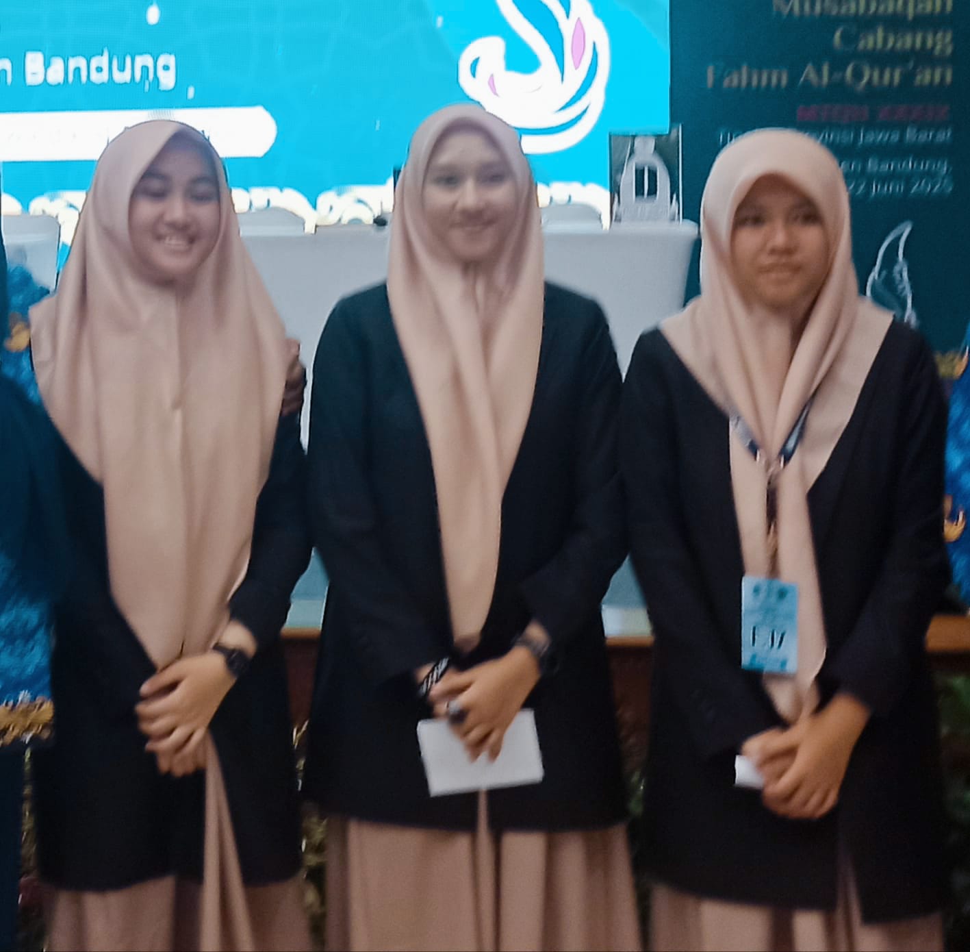 Tiga Santri Cantik Kabupaten Bandung Berpeluang Raih Medali Emas Cabang Fahmil Quran