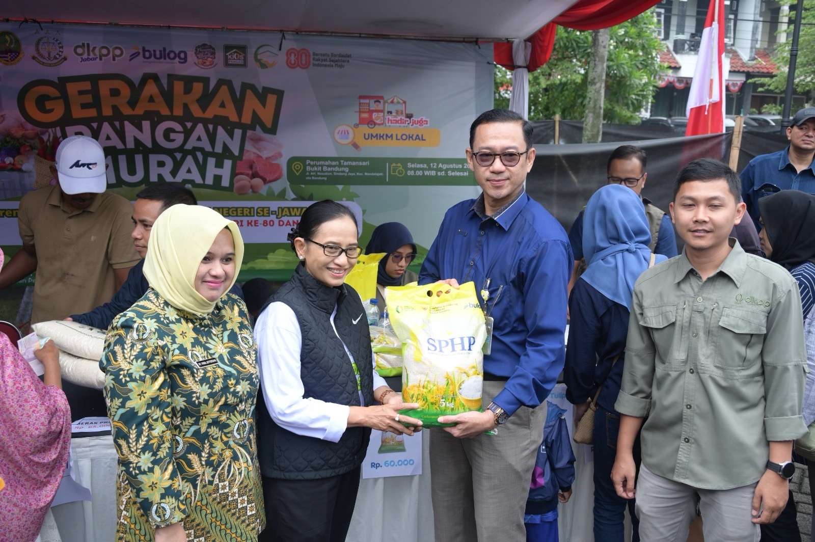 Kajati Jabar Secara Resmi Membuka Kegiatan Pasar Murah Dan Bazar Usaha Mikro/Kecil Secara Serentak Se – Jabar