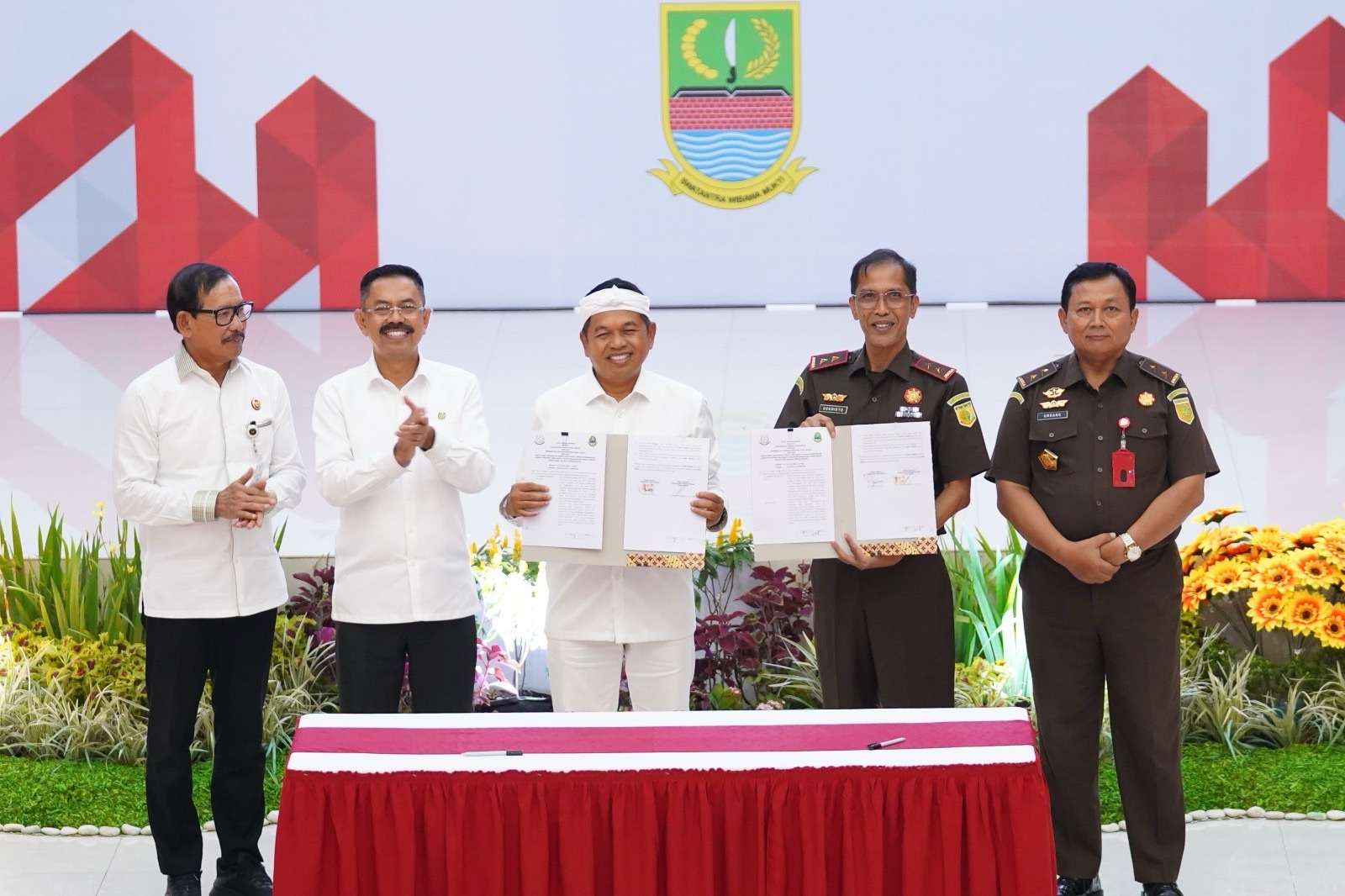 Kerja Sama Kejaksaan Tinggi Jawa Barat dan Pemerintah Daerah se-Jawa Barat dalam Pelaksanaan Pidana Kerja Sosial