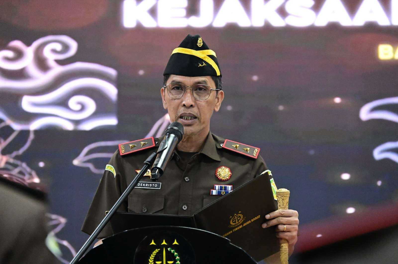 KAJATI JABAR LANTIK KAJARI KOTA TASIKMALAYA, KAJARI KABUPATEN BEKASI DAN KAJARI CIMAHI