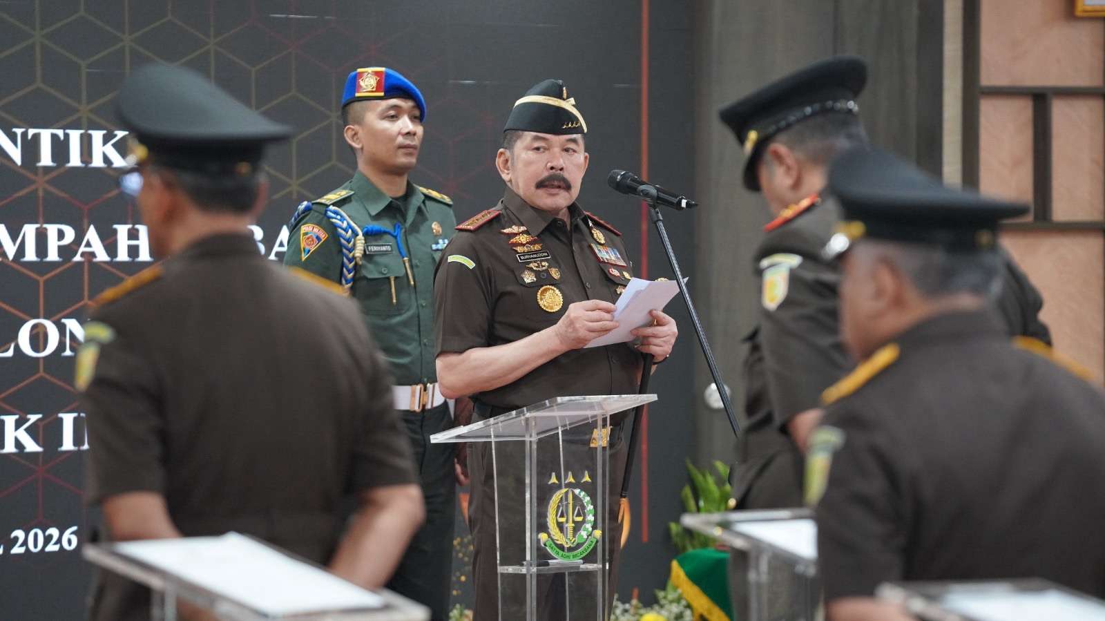 JAKSA AGUNG ST BURHANUDDIN LANTIK Dr. SUTIKNO, S.H., M.H. SEBAGAI KEPALA KEJAKSAAN TINGGI JAWA BARAT