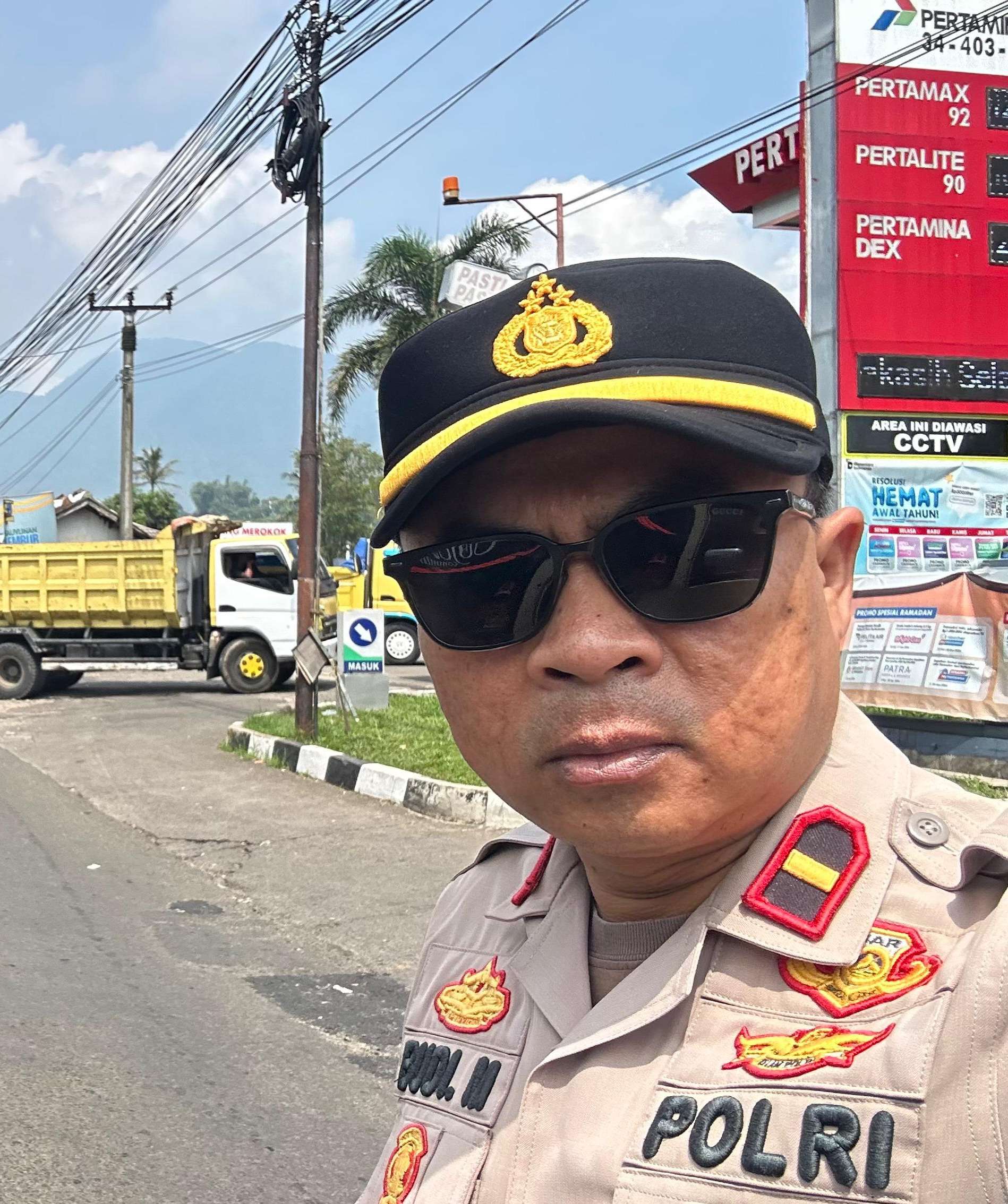 Urai Kemacetan, Polsek Cimaung dan SPBU Cikalong Kolaborasi Atur Antrean Solar