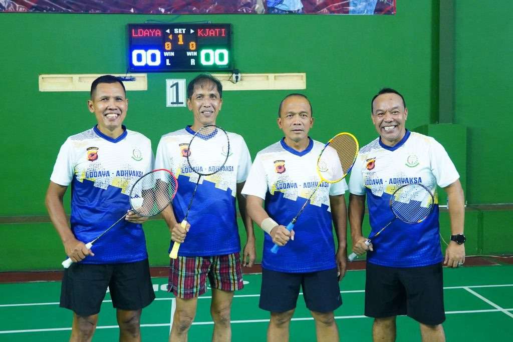 KAPOLDA JABAR DAN KAJATI JABAR TANDING BULU TANGKIS DI ACARA FAREWELL, PERKUAT SINERGI PENEGAKAN HUKUM