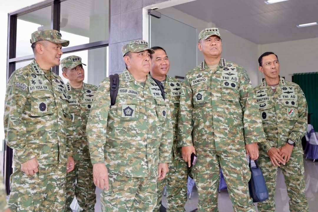 Wapang TNI Dampingi Menhan RI Tinjau Yonif TP 808/Mbaham Matta di Papua Barat