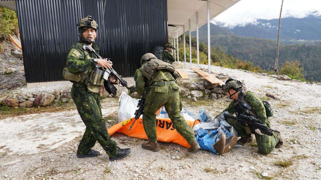 Koops TNI Habema Berhasil Evakuasi Pilot PT AMA Air Melalui Operasi Khusus dan SAR Taktis