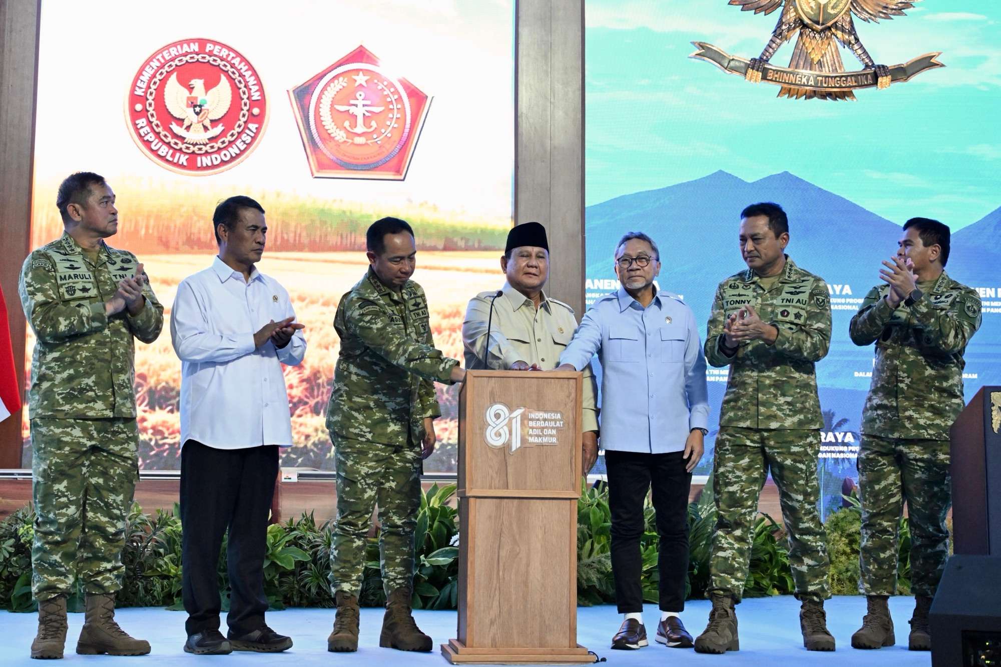 Panglima TNI Dampingi Presiden RI Panen Raya Terpadu TNI, Perkuat Ketahanan Pangan Nasional