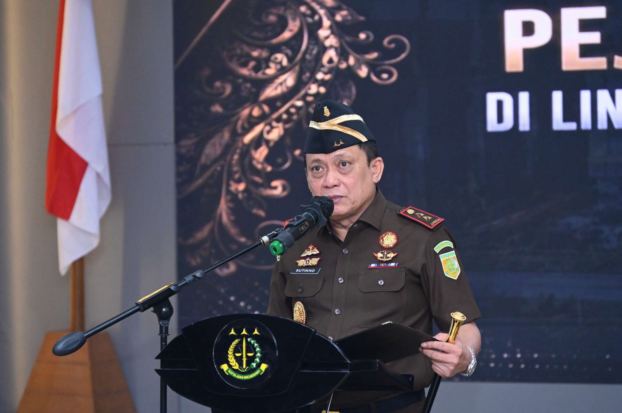 KAJATI JABAR LANTIK 15 PEJABAT BARU DI WILAYAH KEJAKSAAN TINGGI JAWA BARAT
