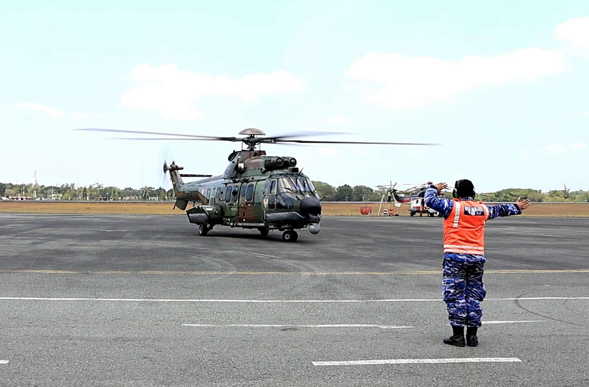 Menembus Asap Karhutla Kalsel, Personel Lanud Sjamsudin Noor dan Kekuatan Udara Bergerak, Heli TNI AU dan Gabungan Dikerahkan, Wujud Negara Hadir