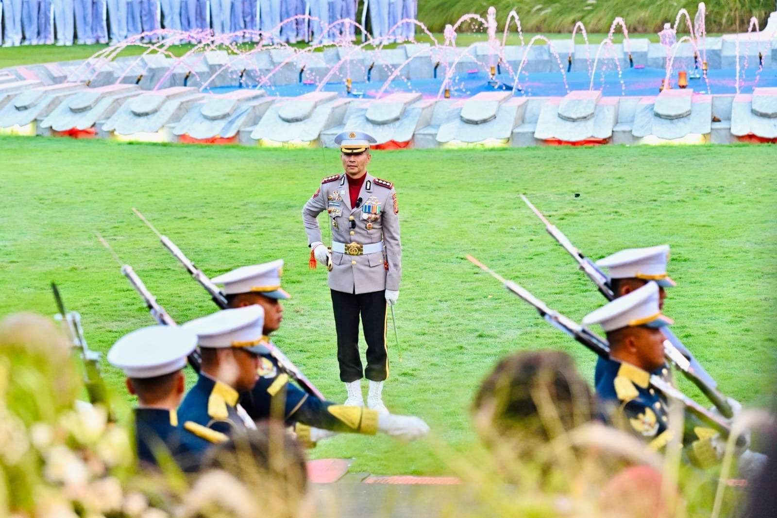 Panglima TNI Hadiri Upacara Penurunan Bendera Sang Merah Putih di Istana Merdeka
