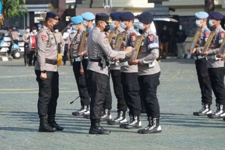 Simbol Pencoretan Foto, 38 Anggota Polda Jabar Resmi Dipecat TMT 31 Agustus 2026